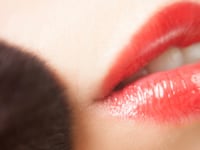 articles/2015/11/04/the-formaldehyde-hiding-in-your-lipstick/151103-khan-lipstick-tease_yafuvi