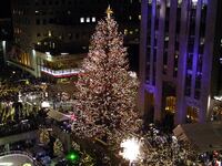 articles/2016/11/30/watch-the-2016-rockefeller-christmas-tree-lighting-live-stream-online/161130-rockefeller-tree-tease_gvnczr