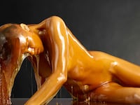 articles/2015/04/29/the-artist-who-ditched-tom-cruise-for-honey-covered-nudes/150427-blake-little2_pubzhj