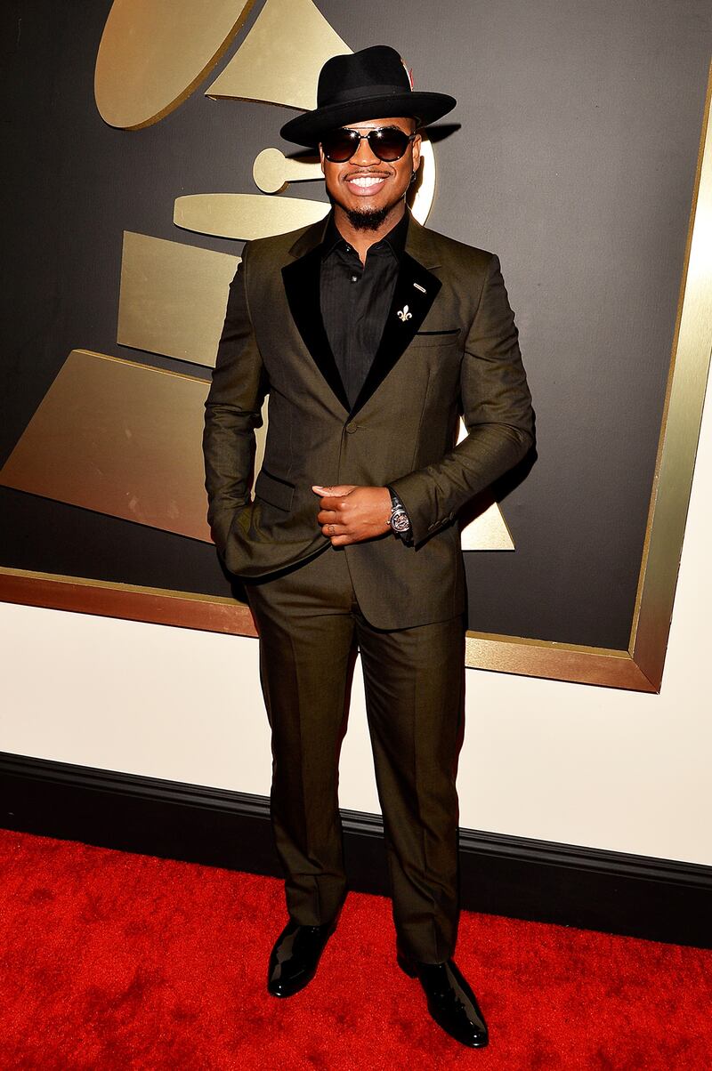 galleries/2015/02/08/and-madonna-came-as-a-bondage-french-maid-grammys-red-carpet-winners-and-losers/150208-grammy-red-carpet-neyo_vau0mi