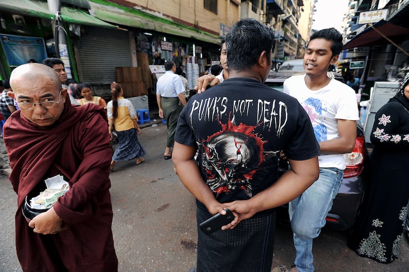 galleries/2014/06/14/burma-s-punk-scene-in-photos/140612-buma-punk13_p6jmlp
