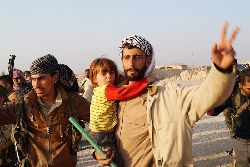 articles/2015/11/12/fried-chicken-and-skulls-of-isis-fighters-on-the-front-lines/151111-wilgenberg-ypg2-embed_v27blf