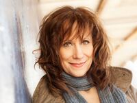 articles/2013/12/23/daily-show-creator-lizz-winstead-is-the-queen-of-calling-bullshit/131223-lizz-winstead-dickson-tease-new_cpsqc4