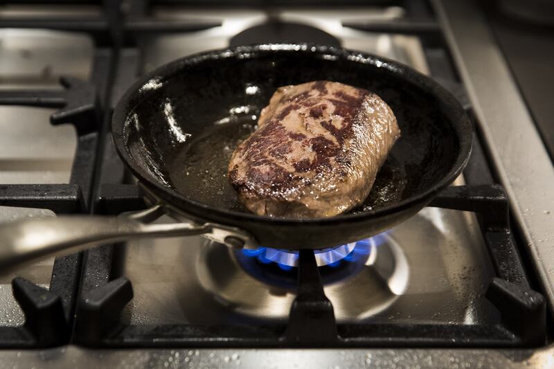 articles/2016/01/24/how-to-make-presidential-venison-tenderloin/160123-dobeneck-buchanan-embed_noeb08