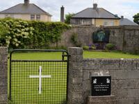 articles/2014/06/10/irish-care-home-scandal-grows-as-children-revealed-to-be-used-as-vaccine-guinnea-pigs/140506-mass-grave-cheat_xxh9q7