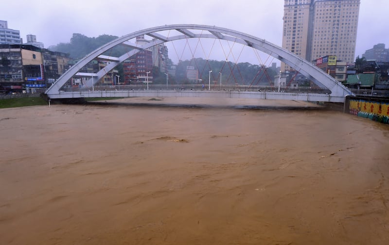 galleries/2015/08/09/typhoon-swamps-china-and-taiwan-photos/150809-china--typhoon-soudelor-03_juga4a