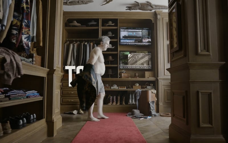 Tom Cruise sports a rounder physique in his new film "Digger."