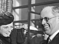 articles/2009/02/04/joe-kennedys-hollywood-fling/korda-kennedy_12803_lbs2pi