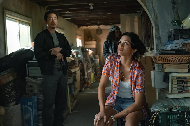 Steven Yeun and Sasha Calle in The Rip.