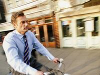 articles/2010/10/15/biking-while-drunk-is-it-legal/rufus-biking-drunk_133523_vsjw2c