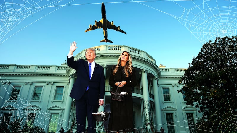 Trump's Horrible Halloween Surprise Backfires Spectacularly 2 Melania and Donald Trump on Halloween in front of the White House