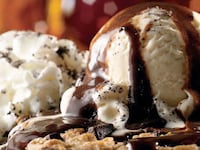 galleries/2010/06/06/40-desserts-that-can-kill-you/worst-desserts---applebees-chocolate-chip-cookie-sundae_zxupx1