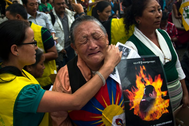 articles/2012/09/02/tibetans-cry-out-for-haven-from-china-in-dozens-of-self-immolations/tibetan-self-immolationsy-mooney_eai5ry