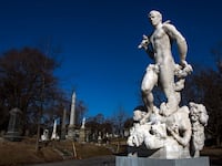 articles/2014/10/23/brooklyn-s-gangster-graveyard/141022-strochlic-greenwood-brooklyn-tease_zn7bdd