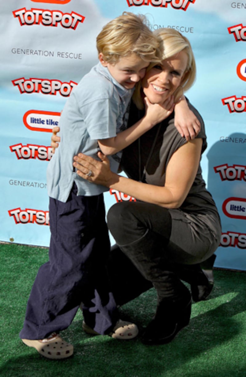 galleries/2012/07/31/steven-tyler-brooke-shields-more-celebrities-who-still-wear-crocs-photos/celebrities-wearing-crocs-evan-asher_vrgmtw