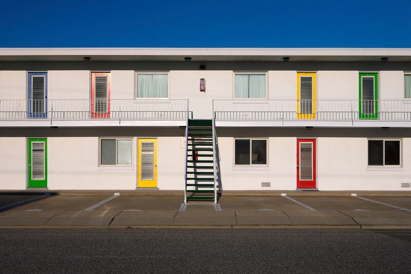 galleries/2016/09/03/the-jersey-shore-s-vanishing-architecture-wildwood-s-iconic-motels-photos/160831_mark_havens_out_of_season_hi_res_11_pjwm1d