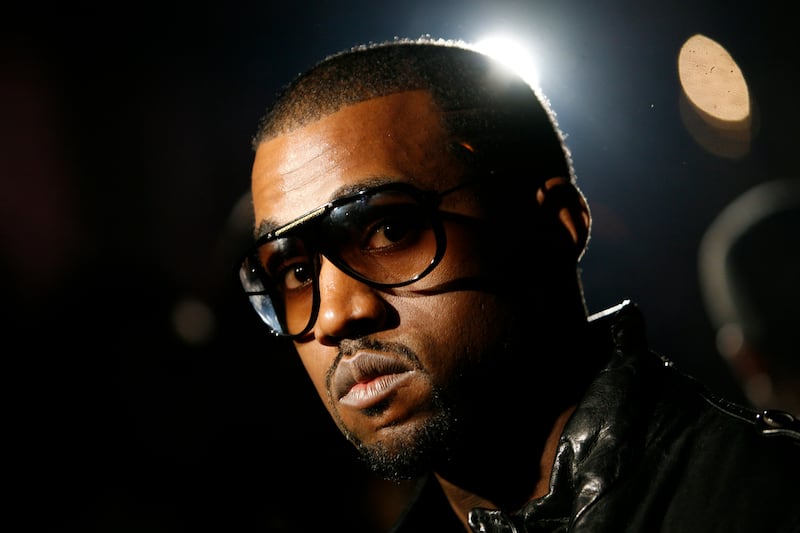 articles/2014/02/26/kanye-west-is-a-modern-day-michelangelo-pippa-middleton-jokes-about-her-bridesmaids-dress/131211-stern-west-tease_xi59bb