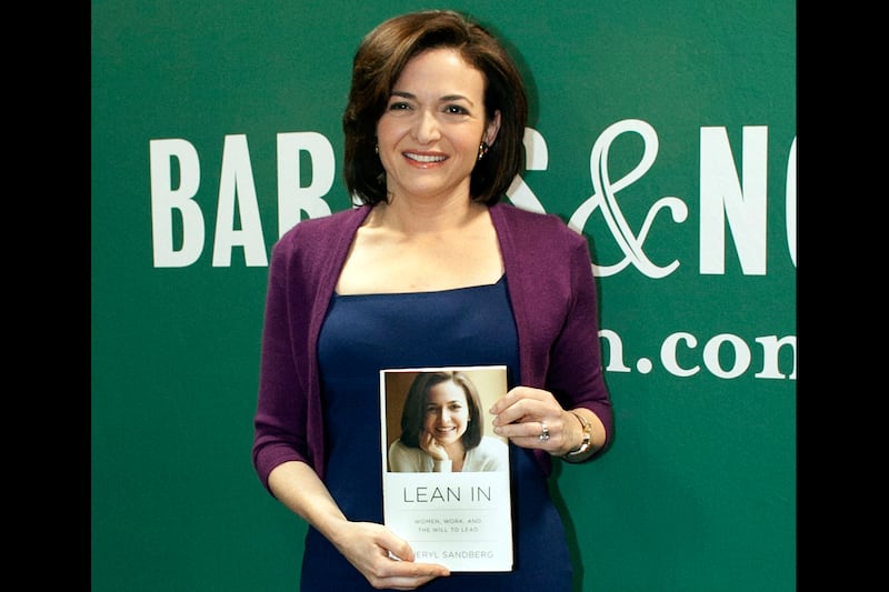 articles/2013/03/25/sheryl-sandberg-s-refusal-to-lean-in-to-fashion-vera-wang-s-dress-try-on-fee/130325-sheryl-sandberg-fb-cheat_dpk2el