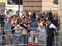 articles/2013/07/22/kate-middleton-in-labour/130722-royal-baby1a-tease_atdswl