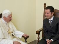 articles/2012/12/22/pope-pardons-his-butler-paolo-gabriele/nadeau-pope-xmas-pardon-tease-embed_dvyg0l