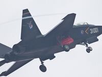 articles/2014/11/16/beijing-s-new-stealth-jet-made-in-china/141115-hong-china-plane_feval8