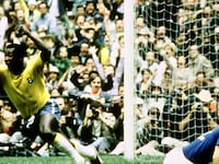 2022-11-10T180525Z_2005481135_RC25JX9BRWQC_RTRMADP_3_SOCCER-WORLDCUP-BRA-PELE_y5s5ax