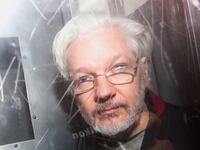 2020-01-13T153704Z_82226009_RC23FE9E1WYM_RTRMADP_3_BRITAIN-ASSANGE_jq9yxq