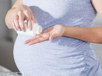 articles/2015/05/03/is-folic-acid-poison-to-pregnant-women/150502-watts-folic-acid-tease_wfdxkx