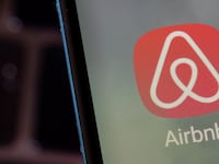 2022-02-27T204156Z_447624447_RC2ASS9FXDO2_RTRMADP_3_AIRBNB-RESULTS_wfb7zf