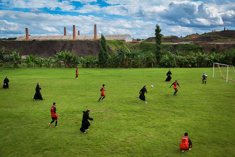 galleries/2014/06/06/goooaaal-soccer-obsession-around-brazil-photos/140606-brazil-soccer2_svhcub