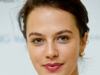 articles/2014/09/02/downton-star-jessica-brown-findlay-is-latest-sex-tape-hacking-victim/downton-breasts-cheat_xliob5