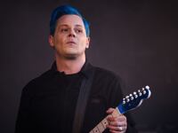 GLASTONBURY, ENGLAND - JUNE 26: US musician Jack White performs on The Park Stage during day five of Glastonbury Festival at Worthy Farm, Pilton on June 26, 2022 in Glastonbury, England. (Photo by Leon Neal/Getty Images)