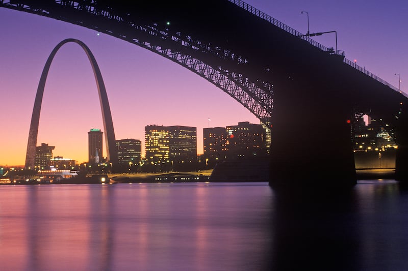 articles/2014/02/14/best-cities-to-find-love-and-stay-in-love/city-love-stlouis_lklc1j