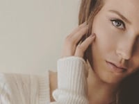 articles/2015/10/17/porn-stars-escape-livestream-murder/151016-snow-malena-tease_dvxnqj