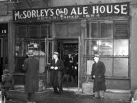 articles/2017/03/06/new-york-s-first-irish-bar/170303-rothbaum-irish-bars-nyc-tease_r8hgrl