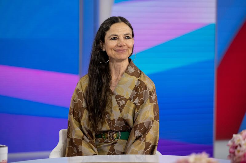 Justine Bateman alleged that the couple’s visit to the evacuation center was a ‘repulsive’ photo op.