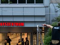 articles/2016/07/22/multiple-dead-in-munich-shootings/160722_munich_shootings_001_ithdub
