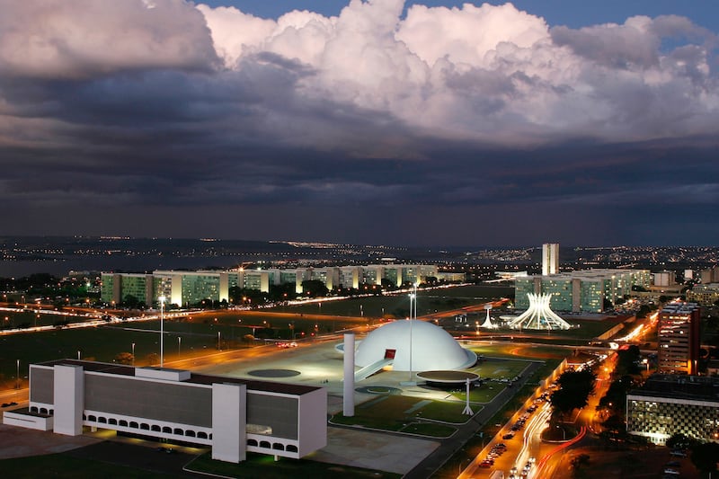 galleries/2012/12/07/the-life-and-work-of-brazilian-architect-oscar-niemeyer-photos/niemeyer-government-esplanade-brasilia_ewhdof
