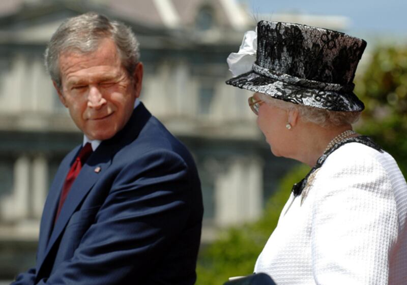 galleries/2010/07/05/queen-elizabeth-s-u-s-visits/queen-elizabeth-ii-visit---07-bush_pqtqrc