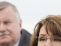 articles/2009/04/13/palins-new-disaster/blumenthal-palin-ross_22173_npblrx