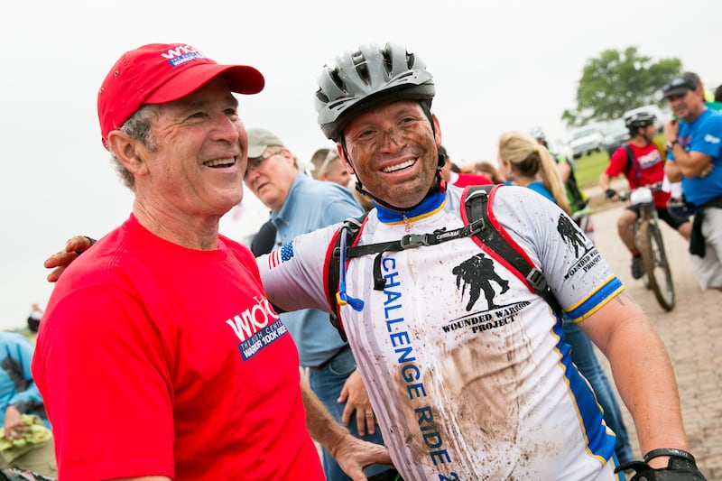 galleries/2013/05/26/george-w-bush-joins-memorial-day-wounded-warrior-100k-mountain-bike-ride/130526-McKinnon-Vets-Bush-embed-03_mnfs3f