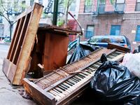 articles/2013/07/25/one-new-york-sanitation-worker-has-a-new-idea-for-recycling-trash-turn-it-into-art/130724-trash-treasure-tease_hzciyd