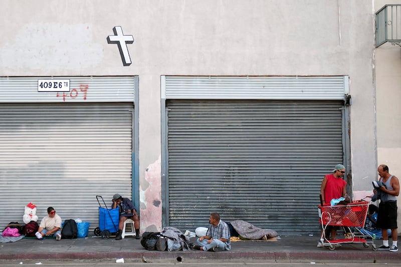 articles/2013/03/01/l-a-hunts-for-300-missing-tuberculosis-cases/130226-Pelisek-TB-Skid_Row-embed-01_cx1zhs
