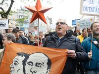 cheats/2017/04/22/thousands-mock-hungary-s-viktor-orban-in-ironic-protest/170422-budapest-protests-viktor-orban-cheat_b3nqe2