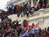 2021-01-06T222138Z_601209364_RC2M2L9V90FK_RTRMADP_3_USA-ELECTION-PROTESTS_vt2yxu