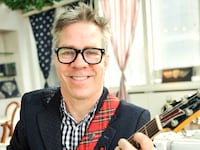 articles/2016/11/03/tommy-hilfiger-s-secret-weapon-steps-out/161102-white-andy-hilfigur-tease_ht8wku