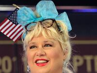 articles/2012/11/07/the-road-to-victoria-jackson-s-election-meltdown-on-twitter/Victoria-Jackson-cheat_fnht8f