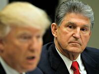 170718-manchin-trump-kevin-lamarque_bsvcq1