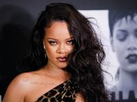 2019-10-12T014453Z_1441157191_RC1836F5CA00_RTRMADP_3_PEOPLE-RIHANNA-AUTOBIOGRAPHY_ihnink