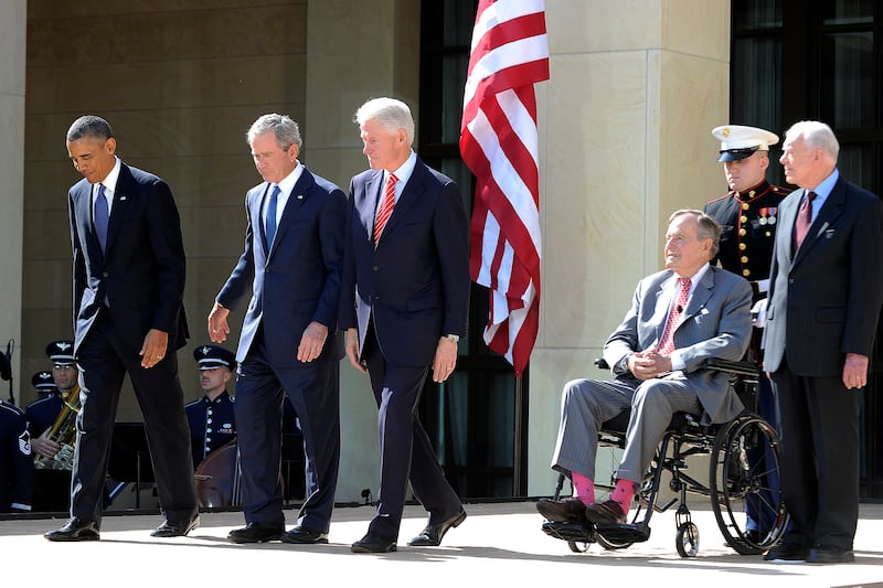 galleries/2013/04/25/look-who-went-to-the-bush-library-opening-ceremony-photos/bush-center-obama-bush-clinton_uhe7zw